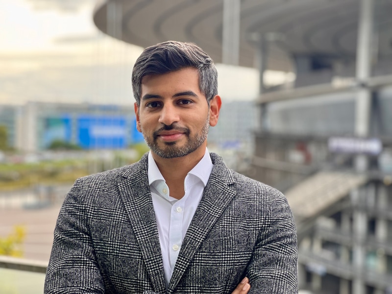 art students look at paint samples at the Dow Exposure station